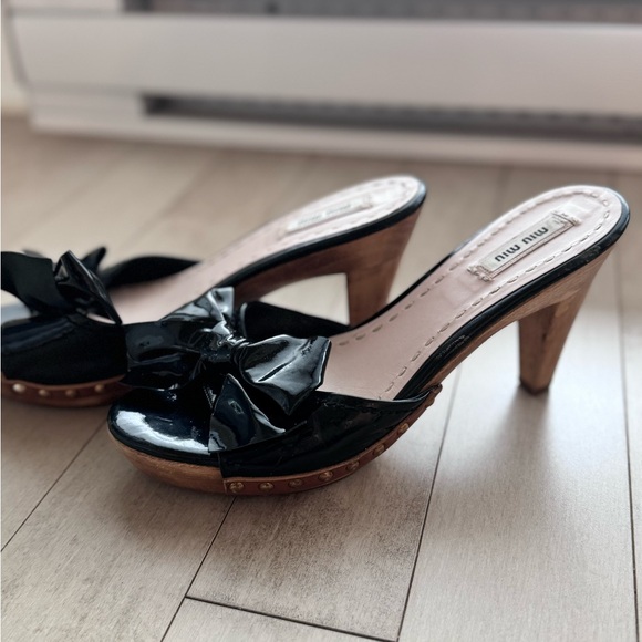 Vintage miu miu patent leather heels. Wooden base. Bow detail. Size 39. Clogs - Picture 5 of 5
